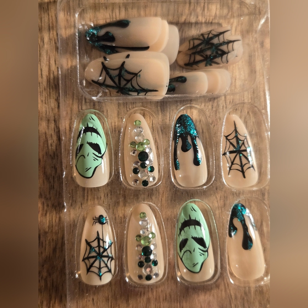 Halloween Nude & Emerald Green Press On